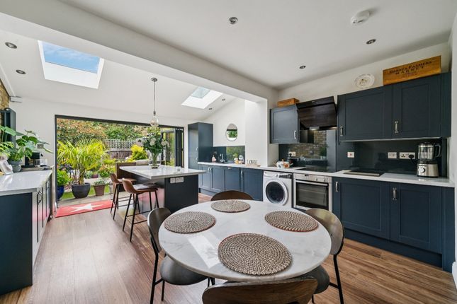 2 bed property, in Milton Road SW14, £960,000