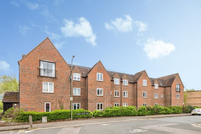 1 bed property, in Water Eaton Road, £300,000