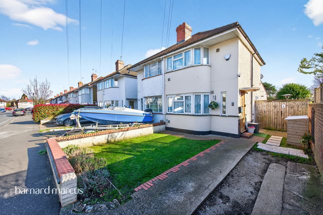 2 bed property, in Kingston Avenue, £450,000