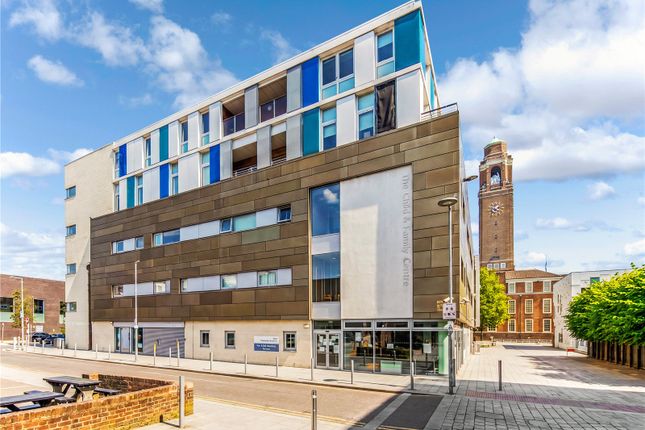 2 bed property, in Wellington Court, £260,000