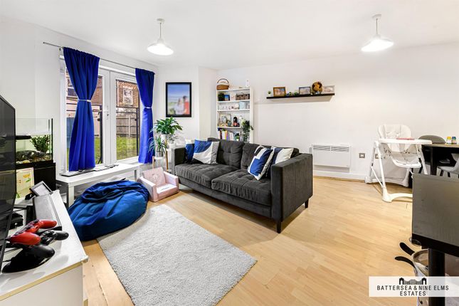 1 bed property, in Ferndale Road, £295,000