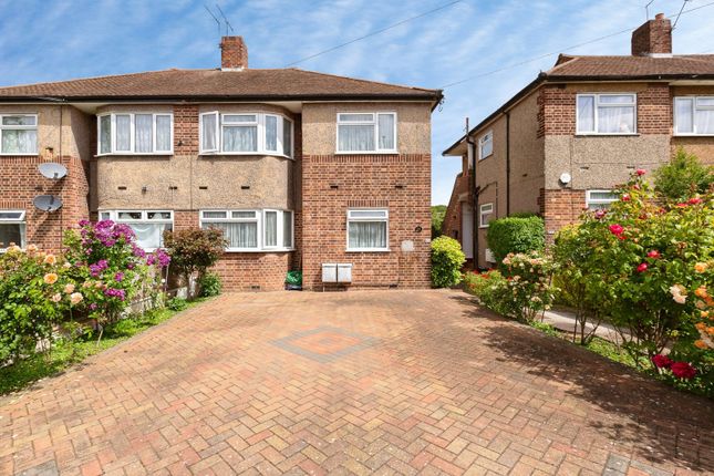 2 bed property, in Fullwell Avenue, £270,000