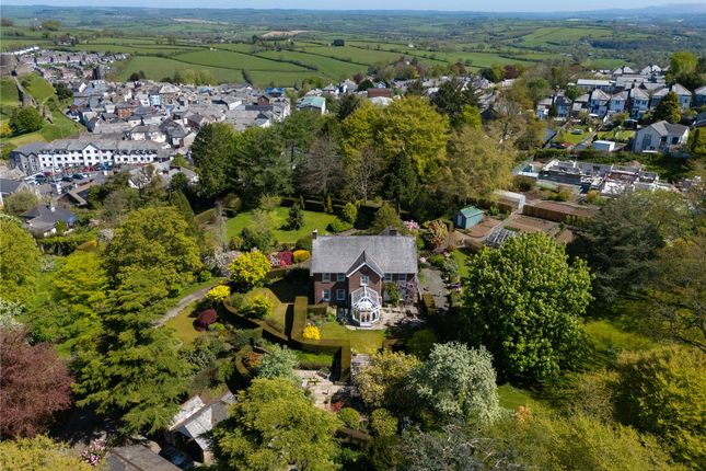 7 bed property, in Dunheved Road, £1,400,000