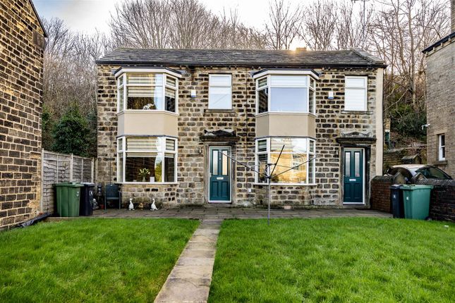 2 bed property, in Ravensknowle Road, £150,000