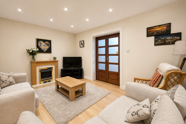 5 bed property, in South Drive, £494,995
