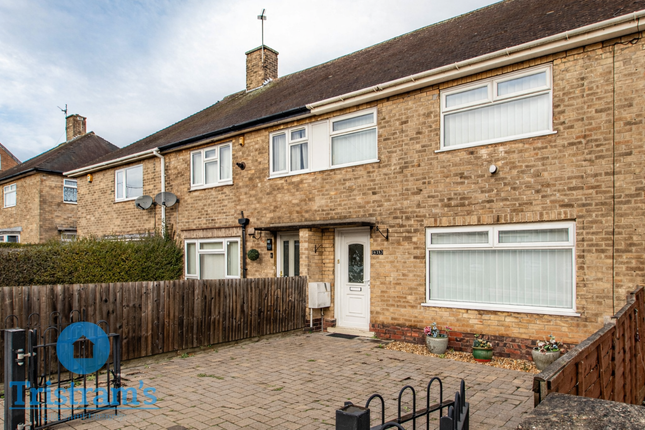 3 bed property, in Farnborough Road, £150,000