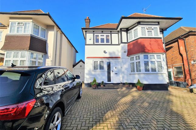 3 bed property, in Hazel Gardens, £865,000