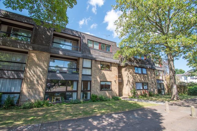1 bed property, in The Sycamores, £150,000