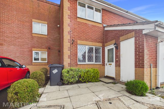 2 bed property, in Moat Croft, £115,000