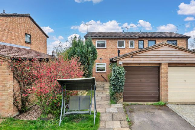 3 bed property, in Pigeons Close, £485,000