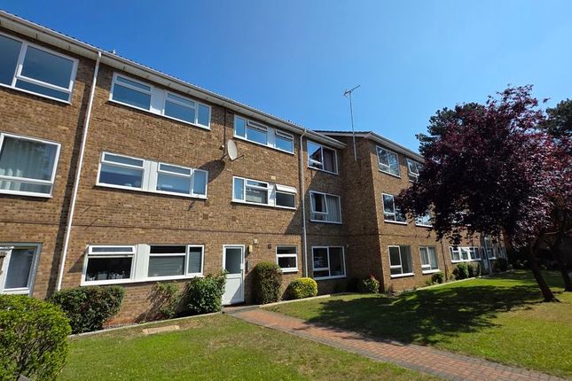 2 bed property, in Grovelands, £115,000