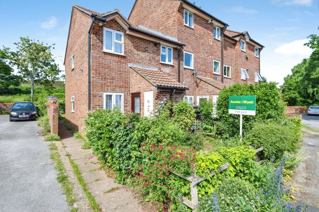 1 bed property, in Sydling Close, £130,000