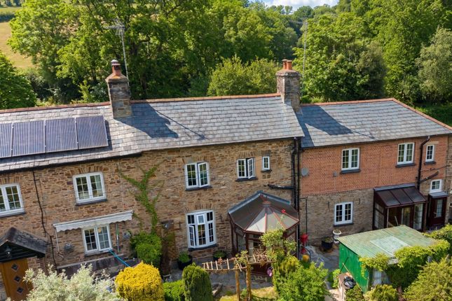 2 bed property, in Chenson, £225,000