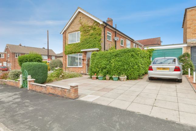 3 bed property, in Silverton Road, £350,000