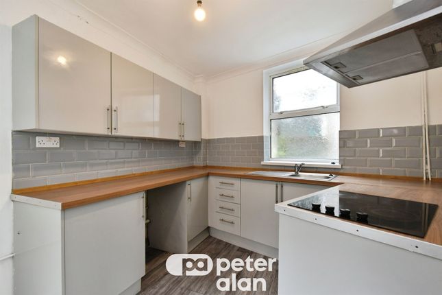 2 bed property, in Court Terrace, £90,000