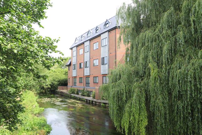 1 bed property, in Cowley Road, £267,500