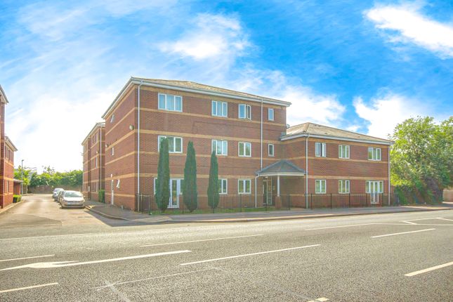 2 bed property, in Bristol Road, £140,000