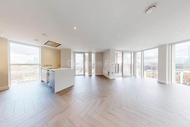 3 bed property, in Castle Wharf, £578,000