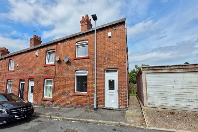 2 bed property, in School Street, £120,000