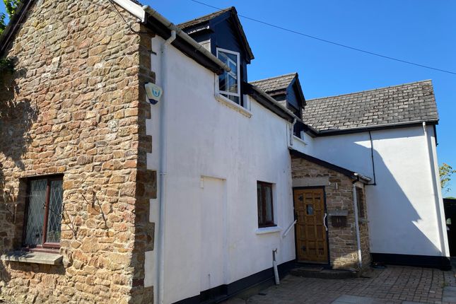 3 bed property, in Victoria Road, £310,000