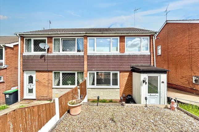3 bed property, in The Dell, £145,000