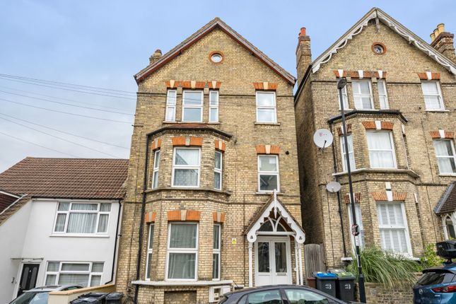 2 bed property, in Essex Grove, £475,000