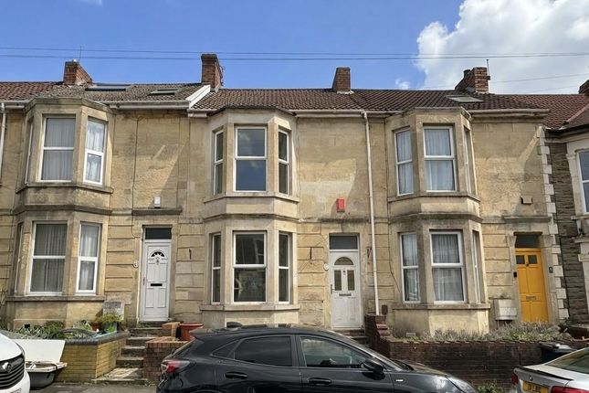 2 bed property, in Laurel Street, £300,000