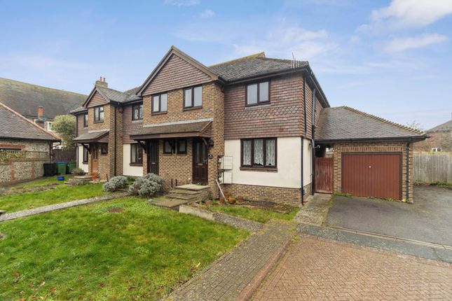 4 bed property, in Vicarage Close, £365,000