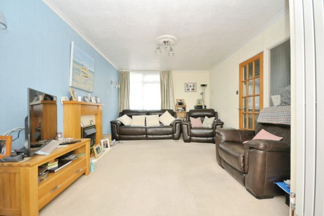 3 bed property, in Laurel Grove, £350,000