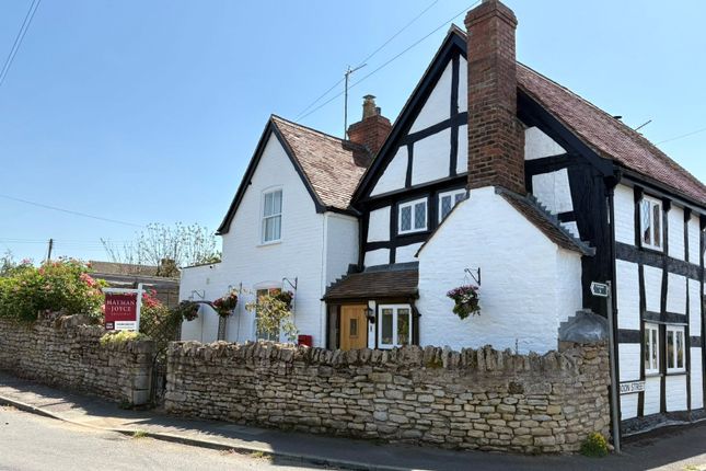 3 bed property, in Drakes Bridge Road, £475,000