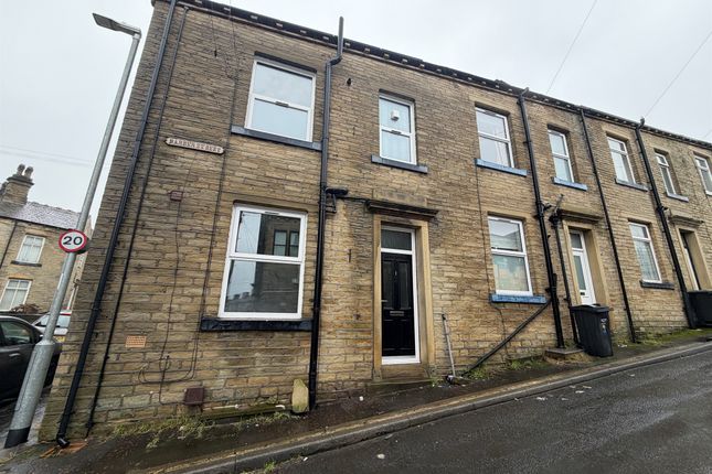 2 bed property, in Barber Street, £75,000