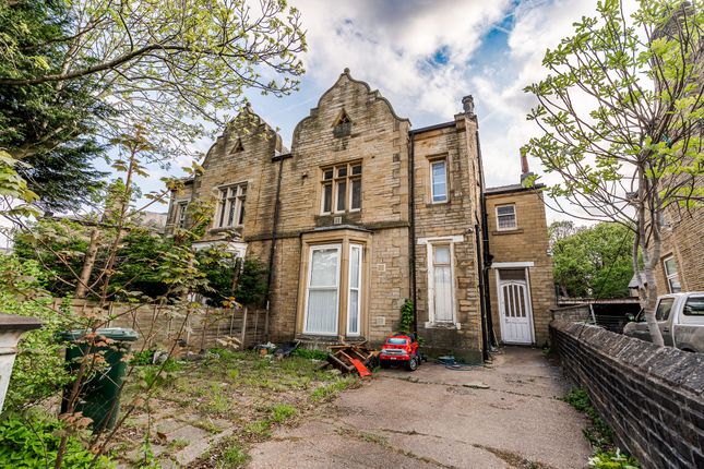 5 bed property, in New North Road, £300,000