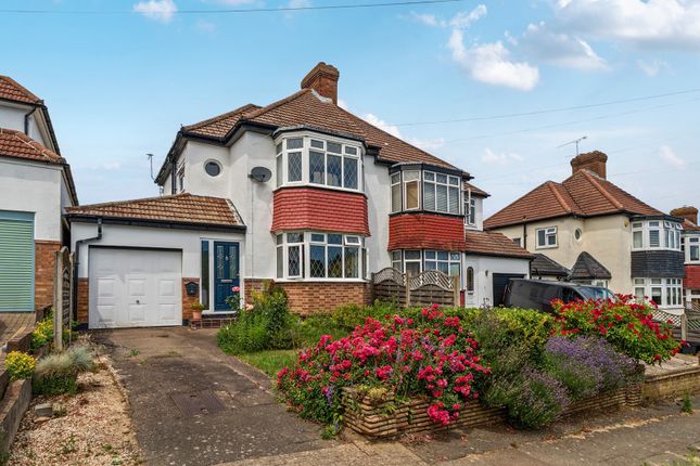 3 bed property, in Hawthorn Drive, £600,000