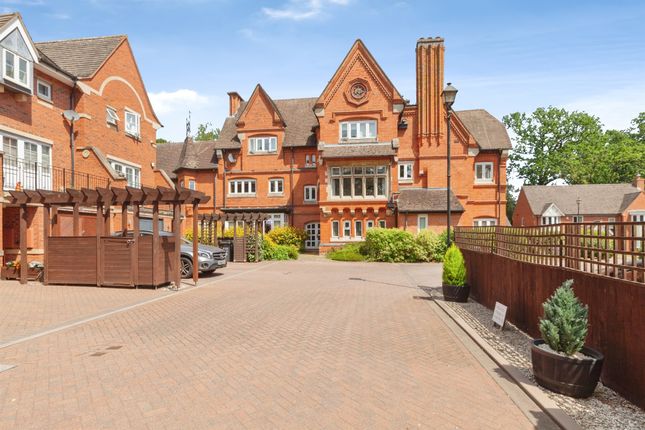 2 bed property, in Acorn Close, £270,000