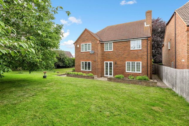 5 bed property, in Bramley Close, £800,000