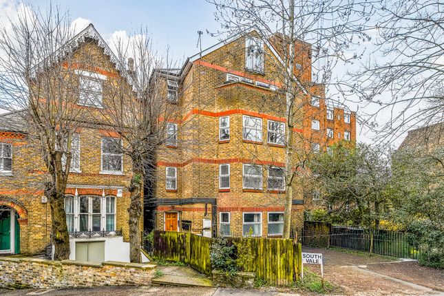 2 bed property, in Central Hill, £300,000