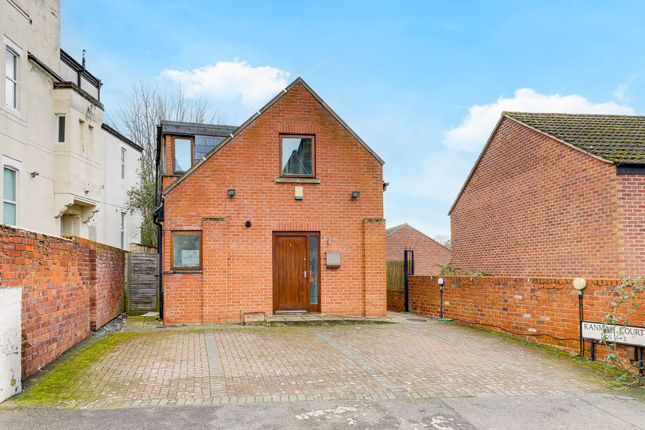 4 bed property, in Raleigh Street, £300,000