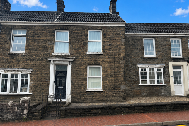 2 bed property, in New Road, £120,000