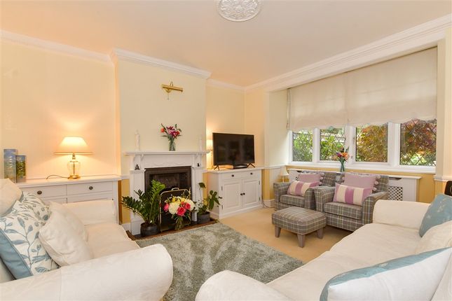 3 bed property, in Nuthurst Street, £675,000