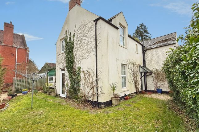 5 bed property, in Boreham Road, £515,000