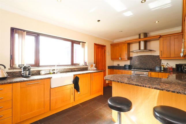 3 bed property, in Birkwood Avenue, £310,000