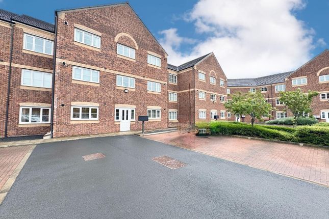 2 bed property, in Rockingham Court, £80,000