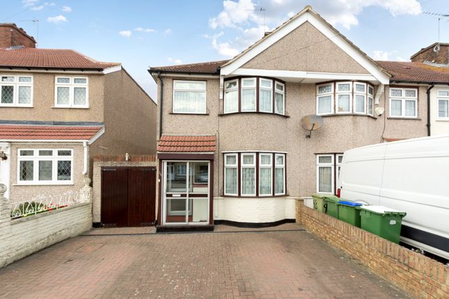 3 bed property, in Montrose Avenue, £450,000