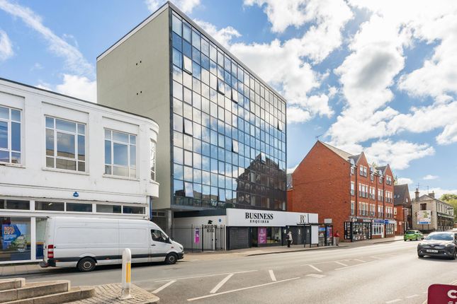2 bed property, in Prince Of Wales Road, £175,000