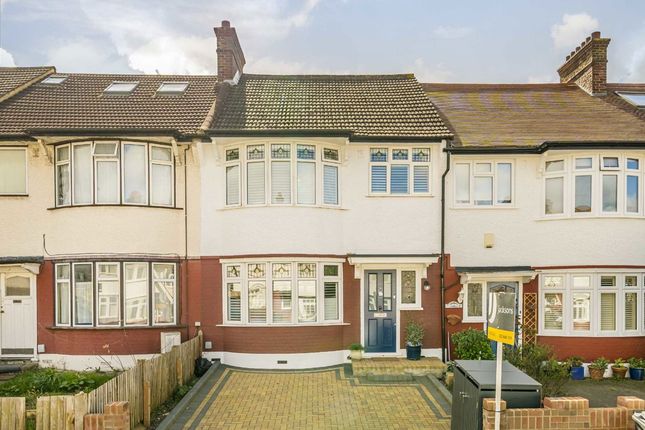 3 bed property, in Pendennis Road, £850,000