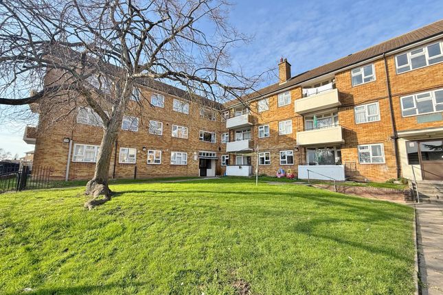2 bed property, in Herne Road, £110,000