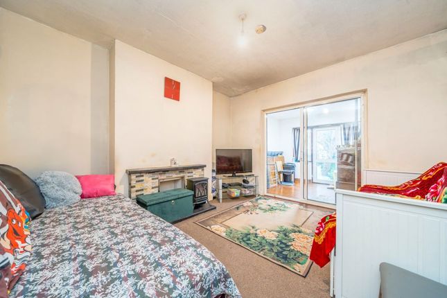 3 bed property, in Montcalm Road, £570,000