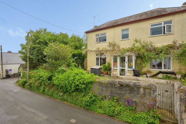 4 bed property, in Merafield Road, £260,000