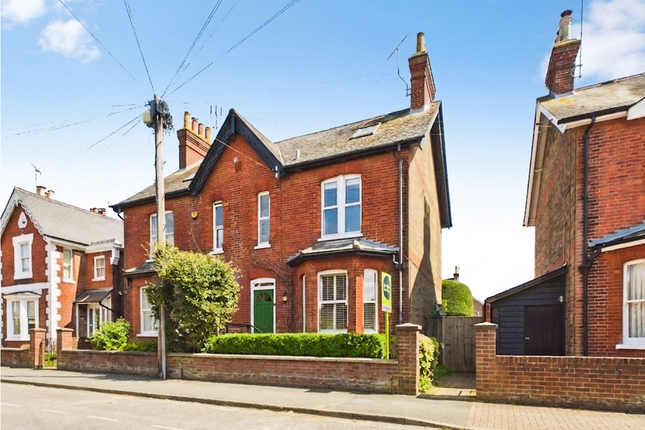 4 bed property, in Arthur Road, £725,000