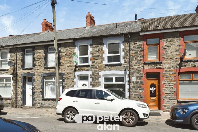 3 bed property, in Park Street, £125,000